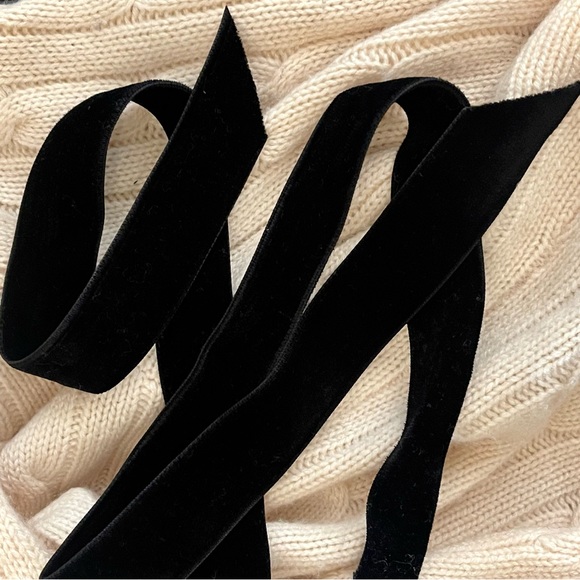 Ralph Lauren Women’s Cashmere Sweater, Size Medium, Cream with Black Velvet Ties - Picture 3 of 11